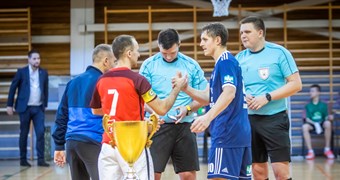 Telpu futbola virslīgas finālā FC "Petrow" un FK "Raba"