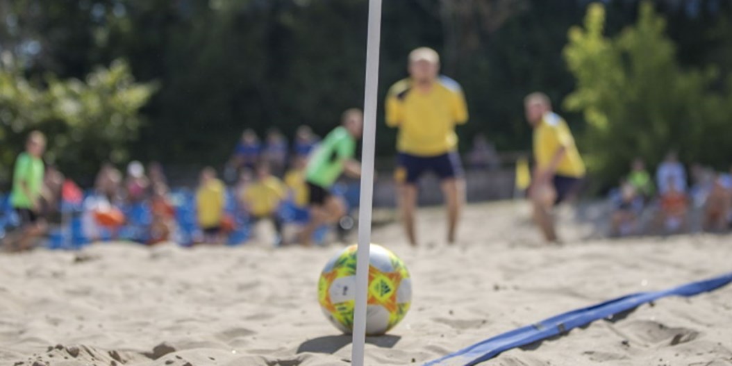 Brīvdienās pludmales futbola sezonas noslēguma sacensības