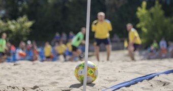 Brīvdienās pludmales futbola sezonas noslēguma sacensības