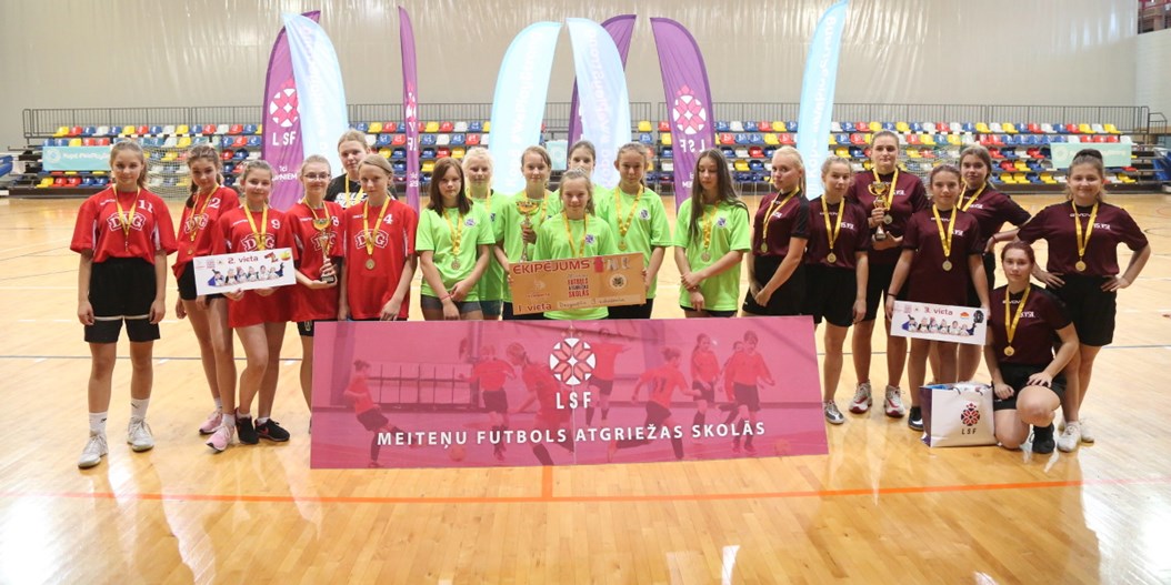 Daugavpilī noslēdzies projekta "Meiteņu futbols atgriežas skolās" turnīrs