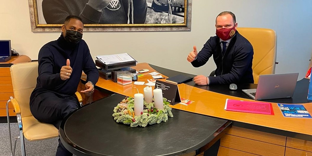 Vadims Ļašenko tiekas ar Nīderlandes futbola leģendu Patriku Kluivertu