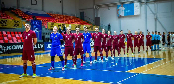 Foto: Latvijas telpu futbolisti cīnās ar Slovēniju