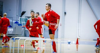 Foto: Latvijas telpu futbola izlase trenējas spēlei ar Spāniju