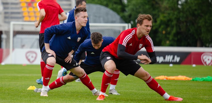 Foto: Latvijas izlase aizvada pirmsspēles treniņu Daugavas stadionā