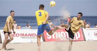 Pludmales futbols Jūrmalas smiltīs atgriežas šo sestdien