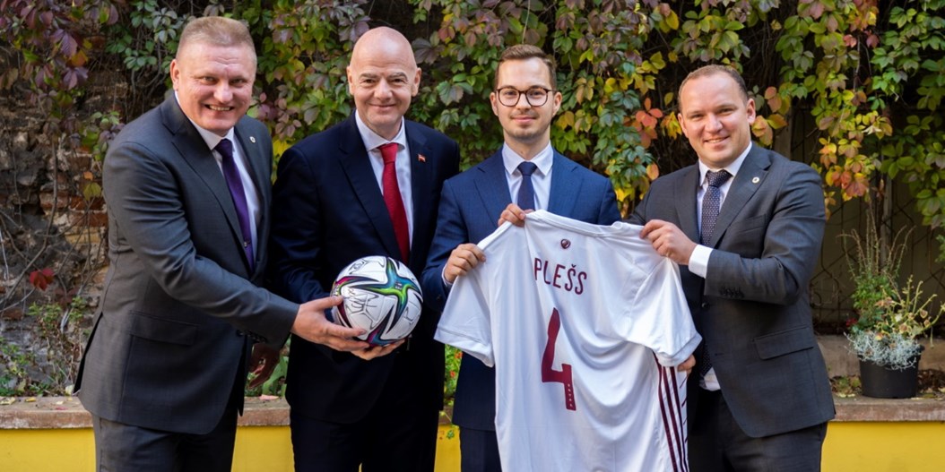 FIFA un LFF prezidentu tikšanās ar Plešu izceļ infrastruktūras devumu reģionālajai ekonomikai