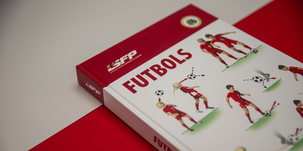 Sporta metodiskās literatūras sērijā izdod grāmatu "Futbols"