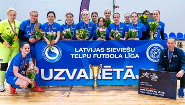 Rīgas Futbola skola iegūst pirmo Sieviešu telpu futbola līgas titulu