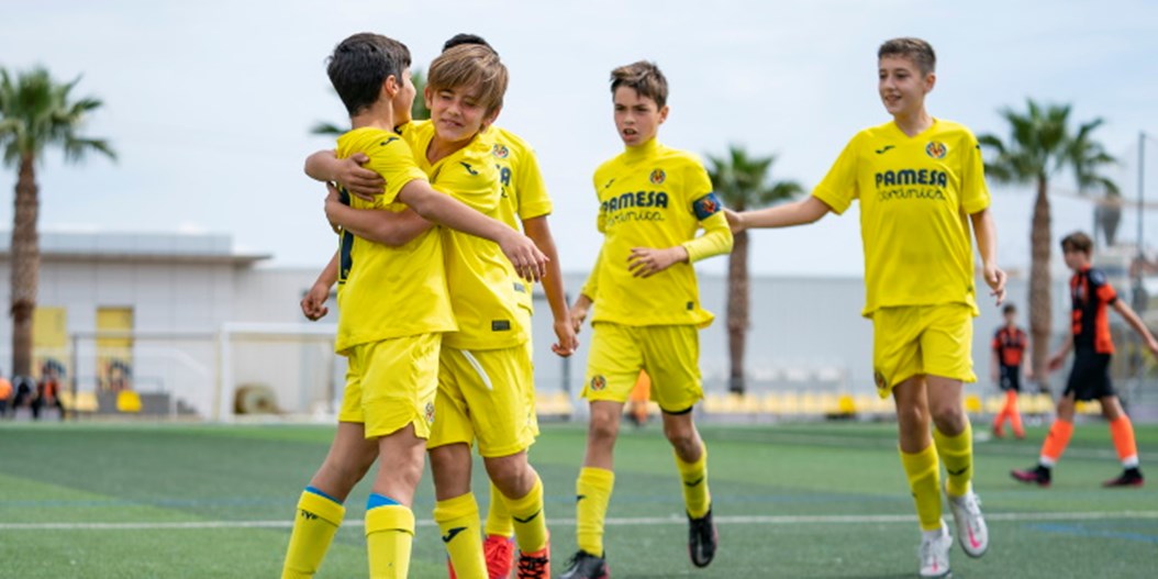 Rīgas Futbola skola aicina piedalīties "Villarreal CF" vasaras nometnē Rīgā