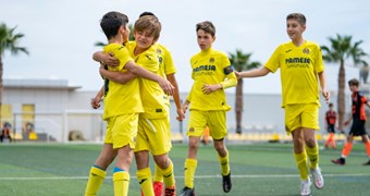 Rīgas Futbola skola aicina piedalīties "Villarreal CF" vasaras nometnē Rīgā