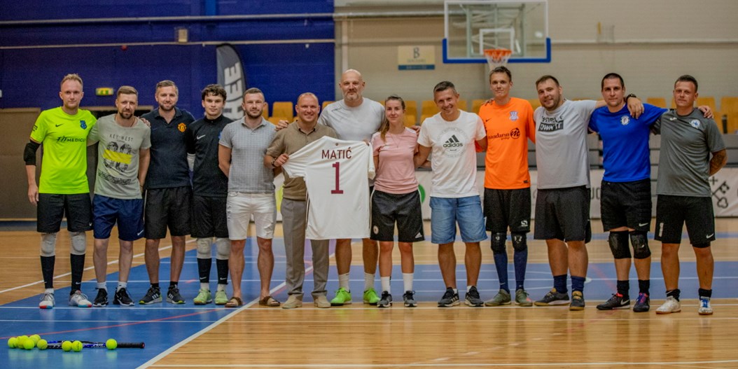 Telpu futbola vārtsargi un klubu pārstāvji izglītojas Serbijas speciālista vadībā