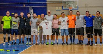Telpu futbola vārtsargi un klubu pārstāvji izglītojas Serbijas speciālista vadībā