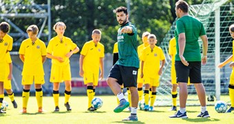 Rīgas Futbola skola arī šovasar aicina uz Villarreal CF nometni