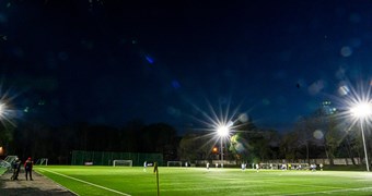 RTU stadionā svinīgi atklāj jauno apgaismojuma sistēmu