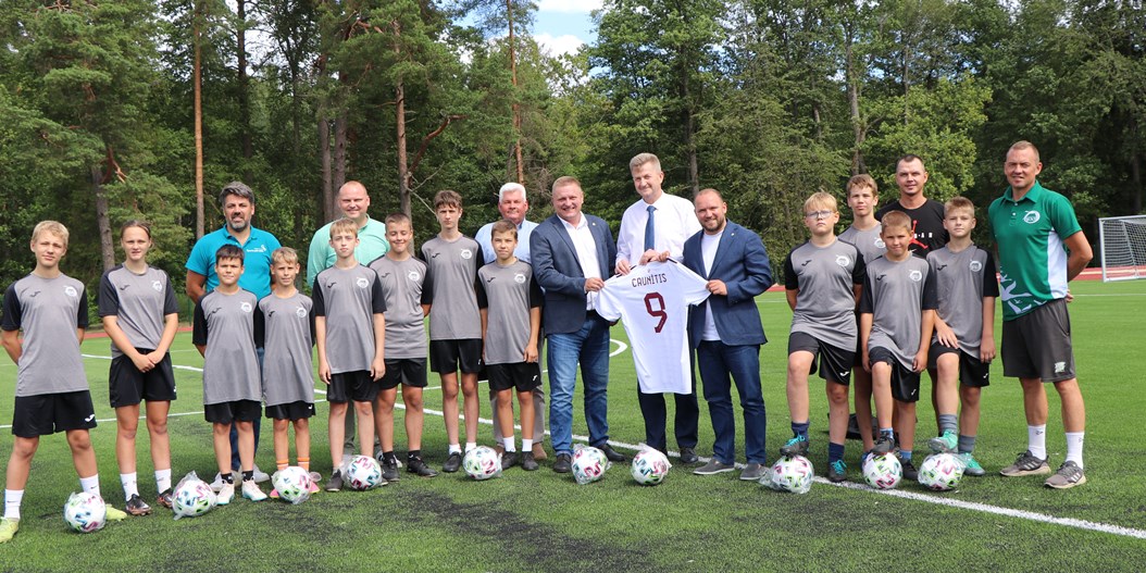Latvijas Futbola federācijas prezidents viesojās Gulbenē