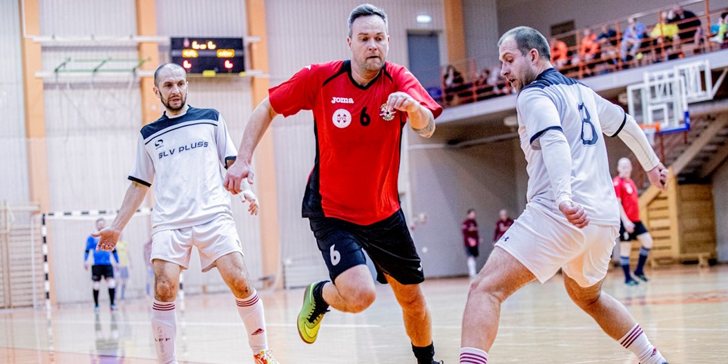 Sākas pieteikšanās Latvijas veterānu čempionātam telpu futbolā