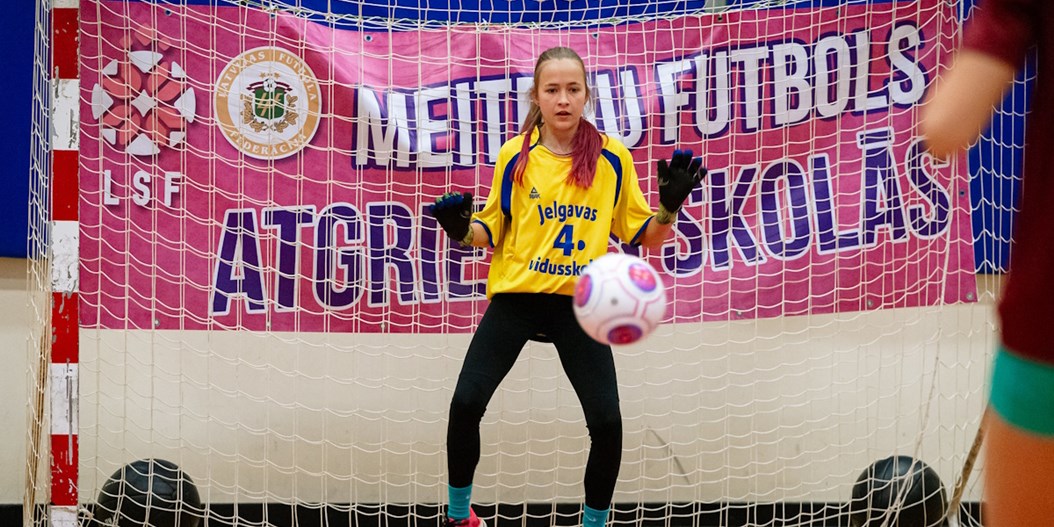 Izspēlēti "Meiteņu futbols atgriežas skolās" Rīgas un Zemgales turnīri