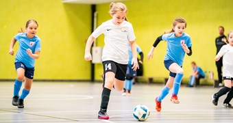 Meiteņu telpu futbola čempionātā ievērojams dalībnieku skaita pieaugums