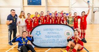 Otro gadu pēc kārtas FK "Iecava" uzvar meiteņu U-14 telpu futbola čempionātā