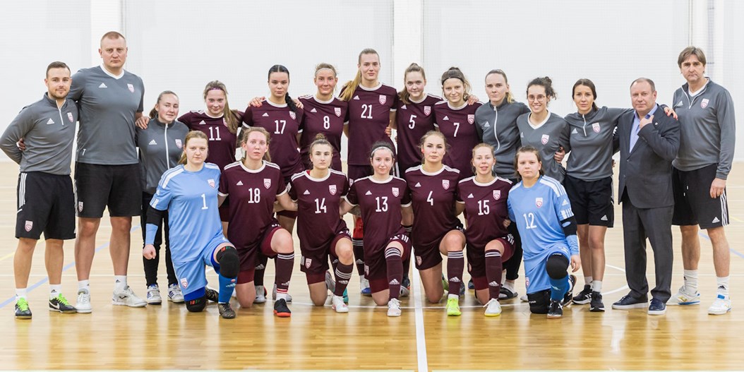 Telpu futbolistes divreiz apspēlē Lietuvu