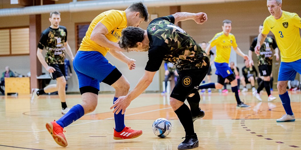 Sākas pieteikšanās trešajam Latvijas veterānu čempionātam telpu futbolā