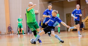 Startējis Latvijas veterānu telpu futbola čempionāts