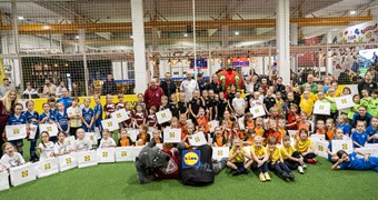 “Lidl” dāvina rekordlielu atbalstu Latvijas meiteņu futbolam