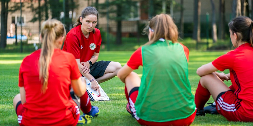 Elīzai Spruntulei uzticēta Latvijas WU-15 izlases vadīšana