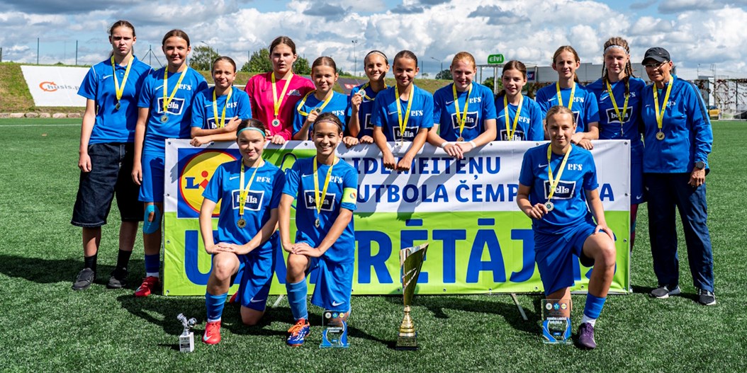 Meiteņu U-14 čempionātā trešo gadu pēc kārtas uzvar Rīgas Futbola skola