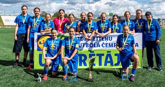 Meiteņu U-14 čempionātā trešo gadu pēc kārtas uzvar Rīgas Futbola skola