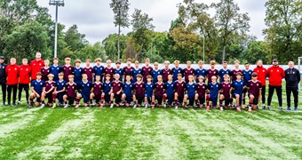 Kupls dalībnieku pulks Futbola akadēmijas nacionālajā nometnē