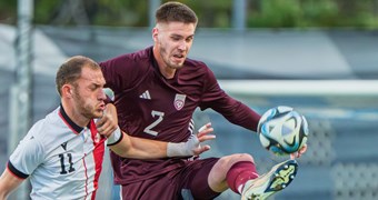Latvijas U-21 izlase pirmajā mājas spēlē izcīna pirmo punktu