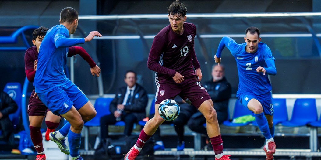 U-21 izlase spēles izskaņā piekāpjas līderei Grieķijai