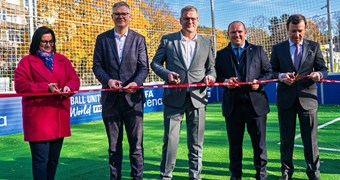 Rīgā atklāti divi jauni FIFA Arena futbola laukumi