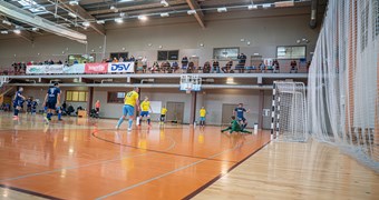 Startējis Latvijas veterānu čempionāts telpu futbolā