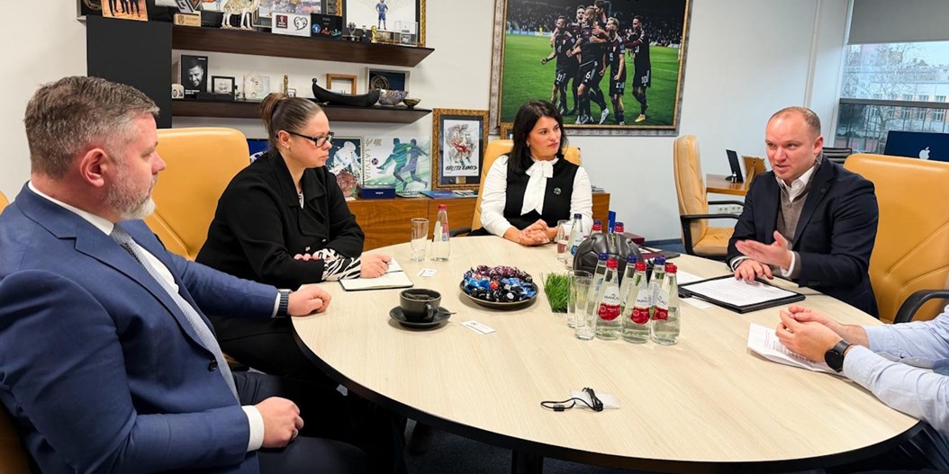 LFF pārrunā sadarbību ar Eiropas Komisijas pārstāvniecības vadītāju