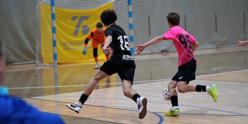 Pirmās spēles Jaunatnes telpu futbola čempionātā