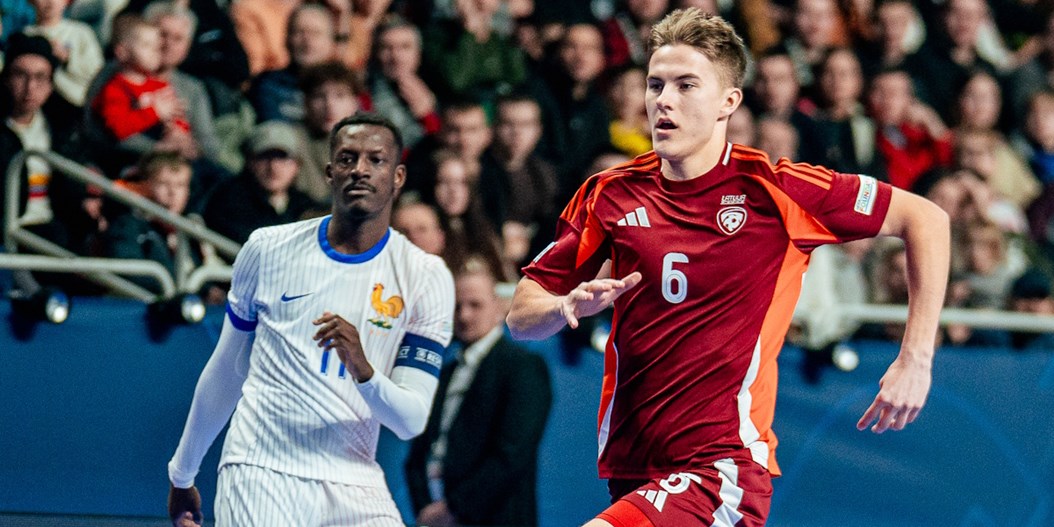 Pēc zaudējuma favorītei trešdien izšķirošā cīņa par vietu ceturtdaļfinālā