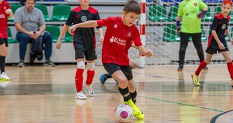 "LNK Industries" telpu futbola kauss jauniešiem pulcēs ap 500 dalībnieku no 44 komandām