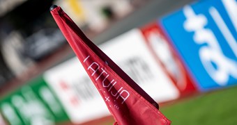 Smagā spēlē pret mājiniecēm cienīgs rezultāts