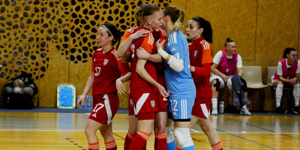 Sieviešu telpu futbola izlase izcīna pirmo uzvaru oficiālās spēlēs