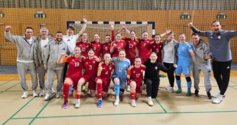 Sieviešu telpu futbola izlase izcīna pirmo uzvaru oficiālās spēlēs