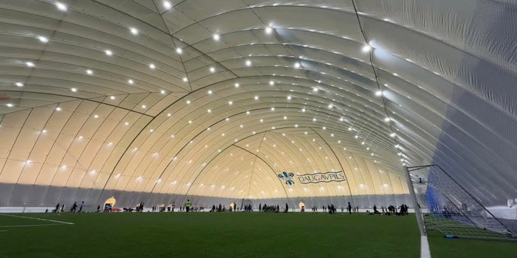 Daugavpils piepūšamā futbola halle nodota ekspluatācijā