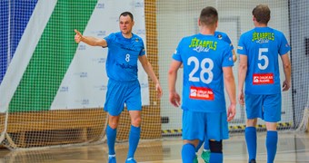 Lielajā Piektdienā sadalīs telpu futbola 1. līgas čempionu titulu