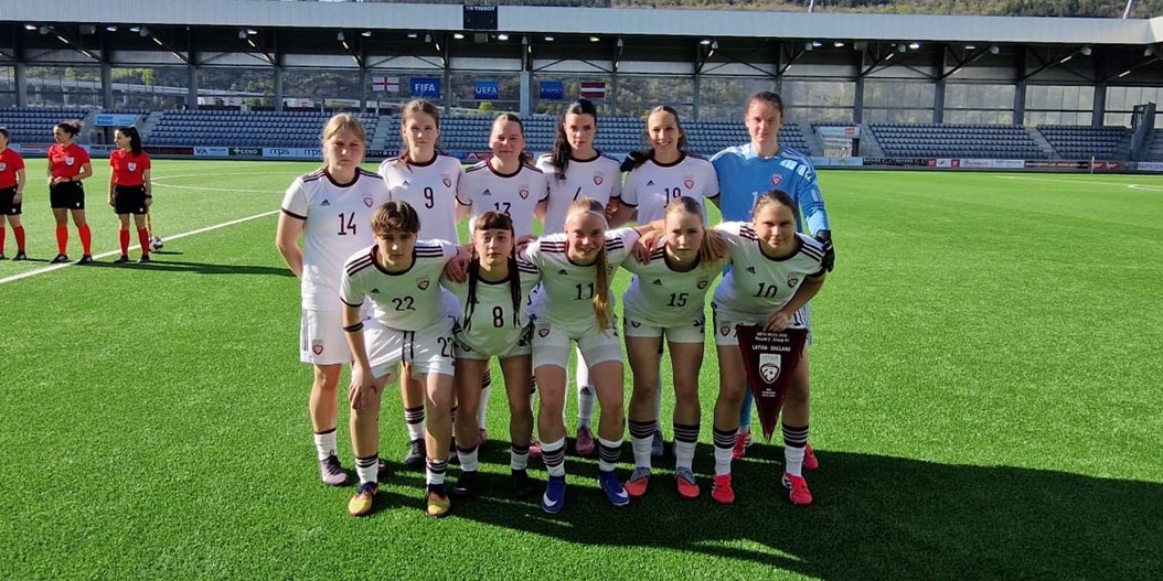 Futbola dzimtene Anglija apliecina statusu A līgas debijā