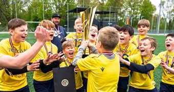 Skolu čempionāta finālos pirmoreiz 24 komandas zēniem un meitenēm