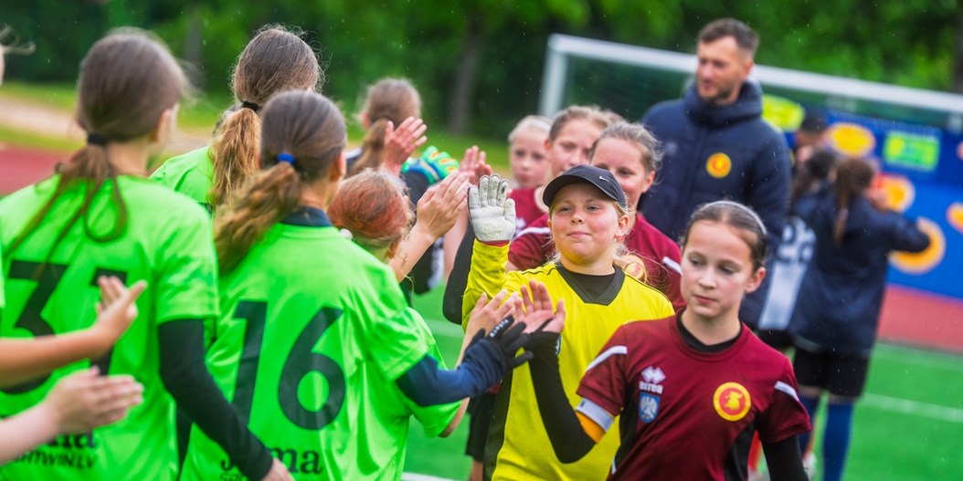 Meiteņu čempionātā aizvadīta sezonas pirmā puse