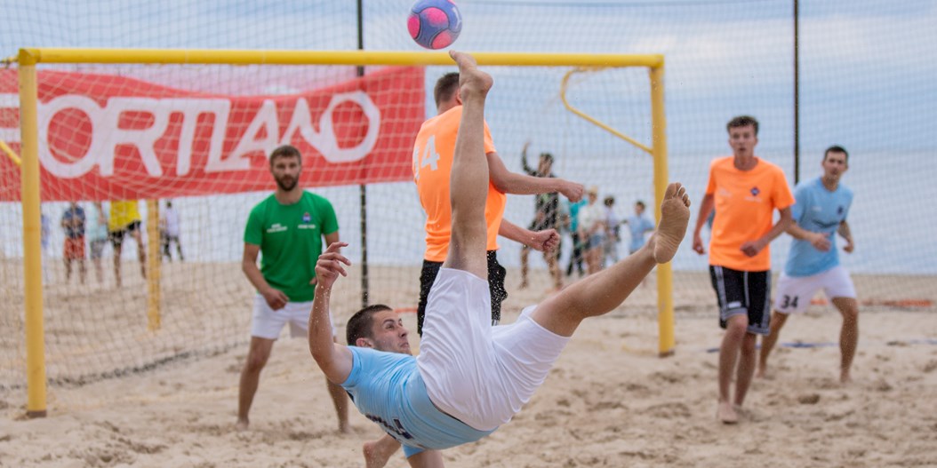 Noskaidrotas astoņas Jūrmalas pludmales futbola kausa finālistes