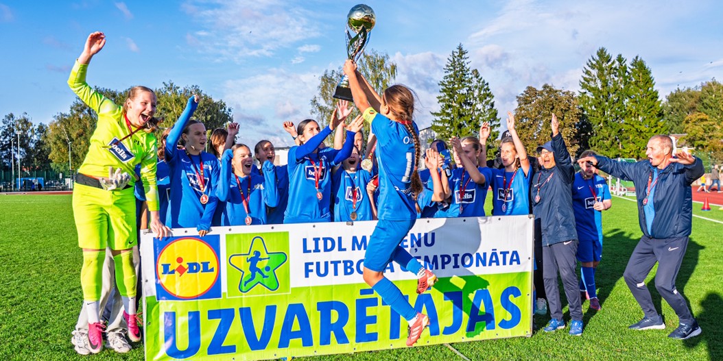 Meiteņu čempionāta vecākās grupas tituls izšķiras pēdējā kārtā